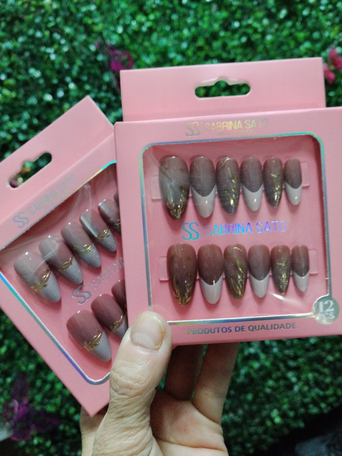 Foto de Cartela de unhas postiças decoradas nude, branco e dourado - 12 peças