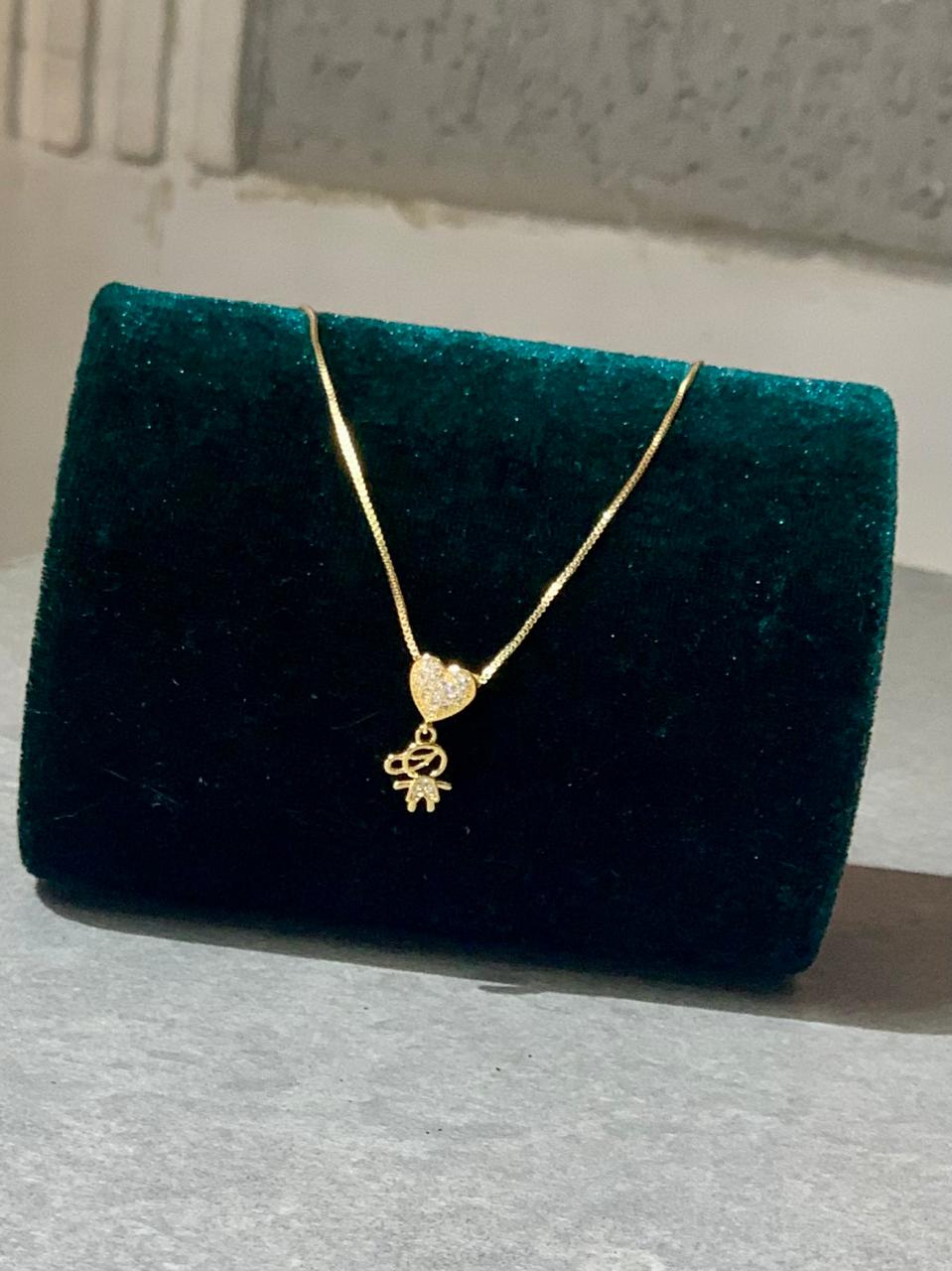 Foto de Colar dourado simples (menino em strass)
