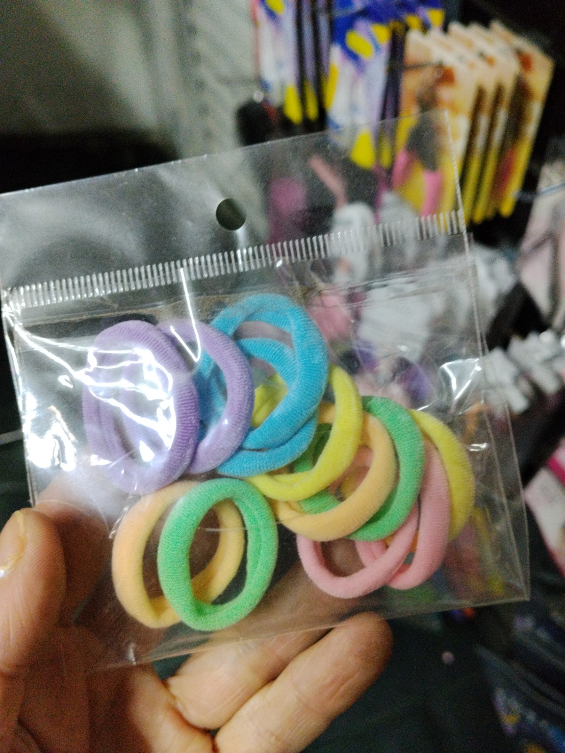 Foto de Pacote com elásticos de cabelo em cores pastéis