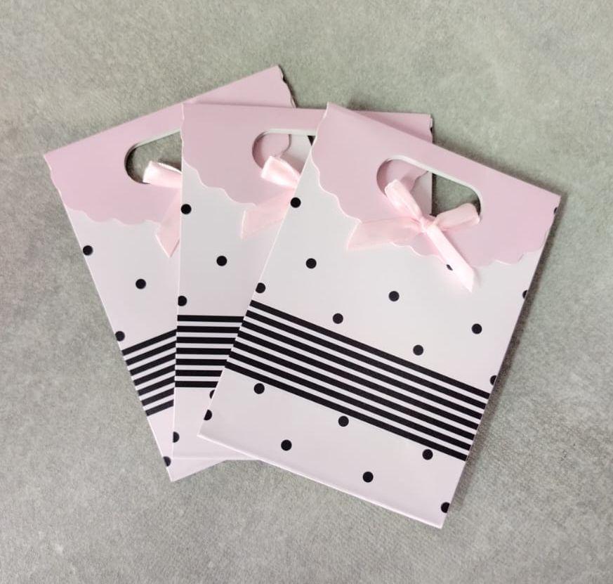 Foto de Sacolinha de presente feminino (papel com laço- rosa claro/bolinha preta)