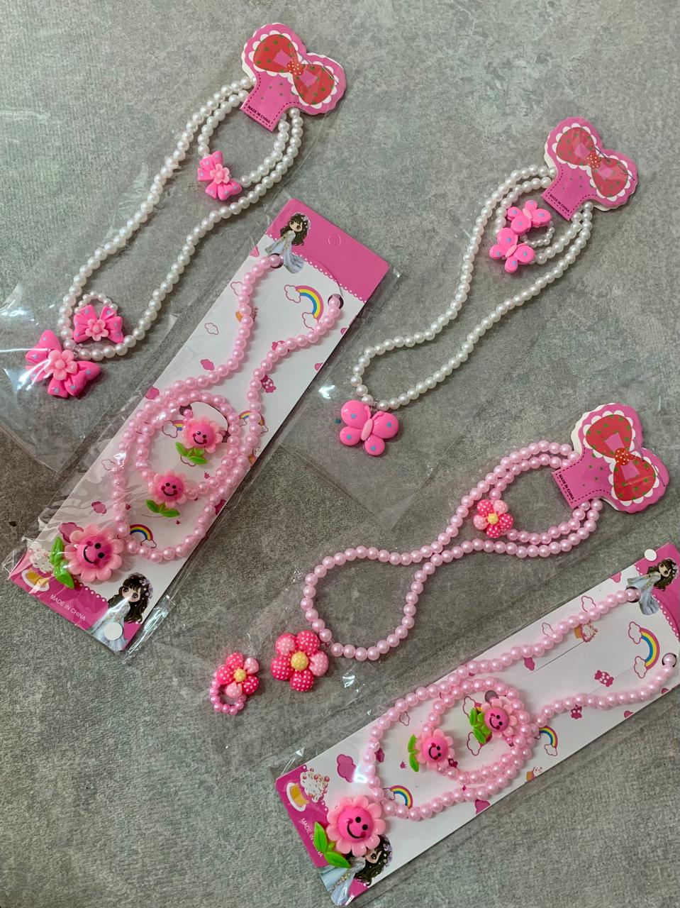 Foto de Kit infantil (colar, anel e pulseira)