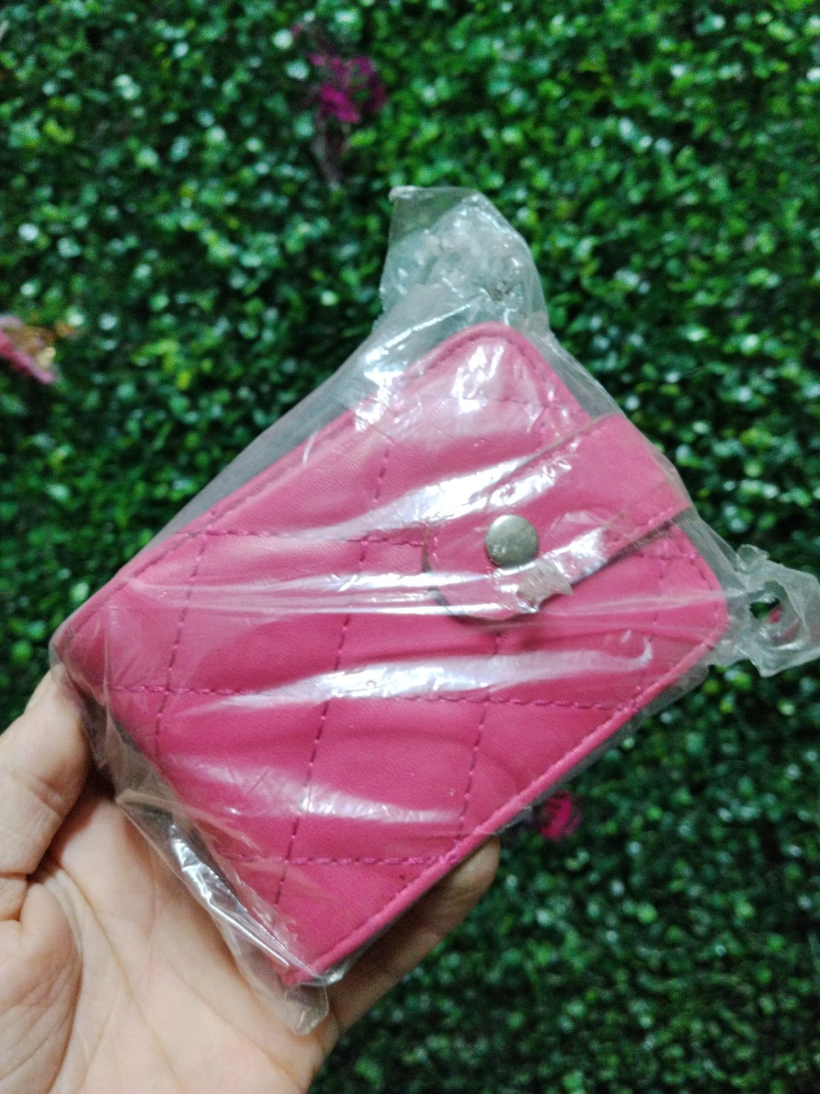 Foto de Carteira porta-cartões feminina matelassê rosa