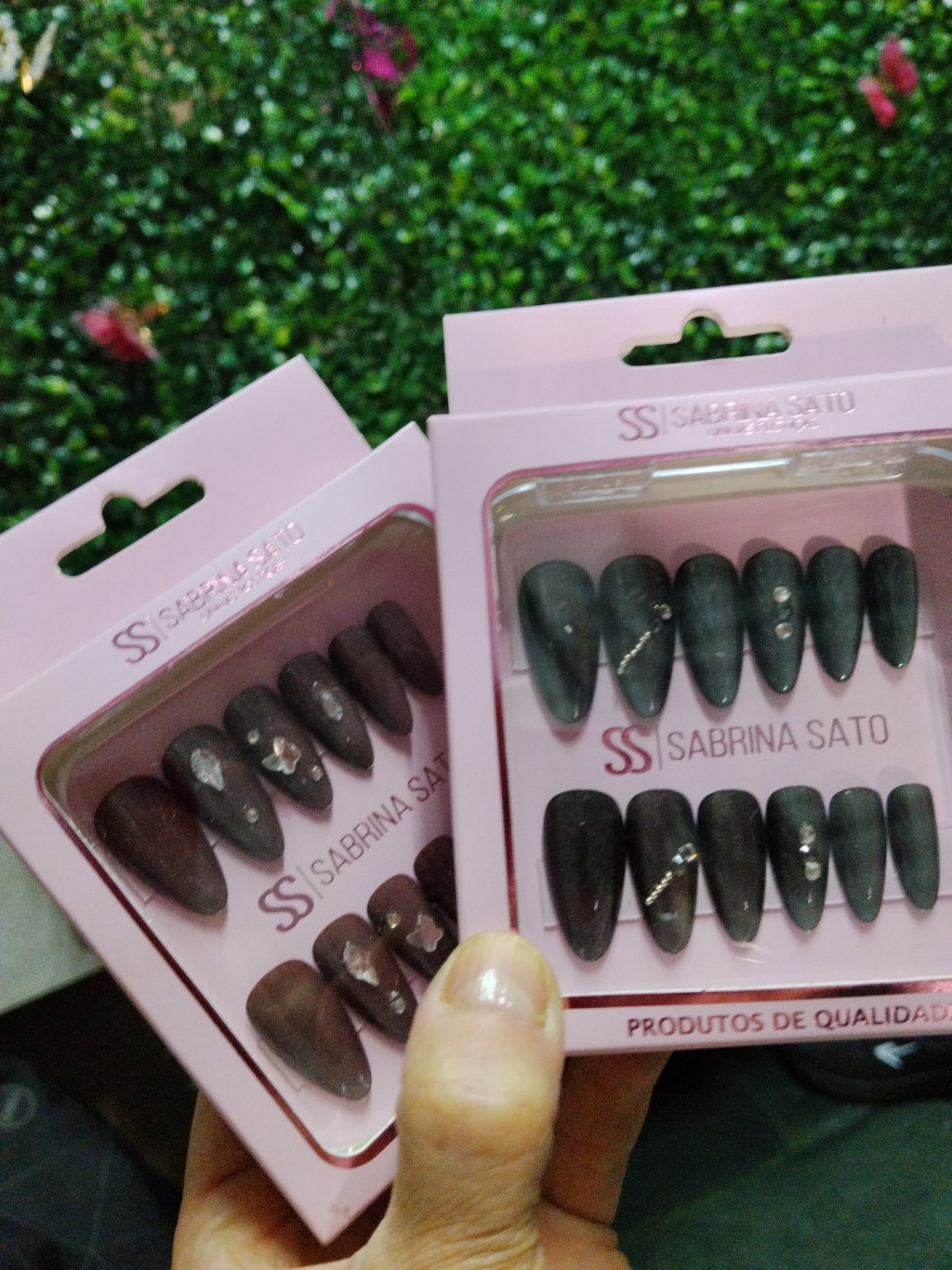 Foto de Cartela de unhas postiças decoradas em tons escuros - 12 peças