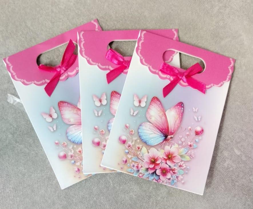 Foto de Sacolinha de presente feminino Borboleta fechada rosinha (papel com laço)